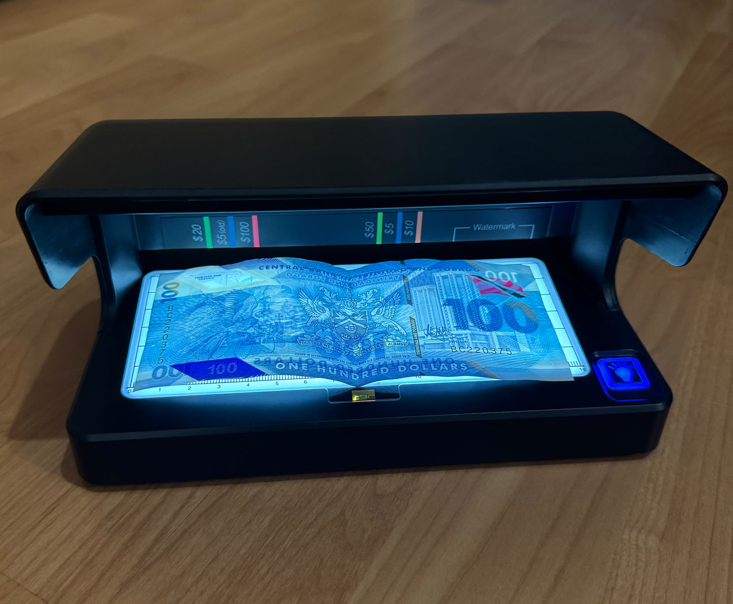 Rechargeable Counterfeit Detector UV and White Light (AL-12)